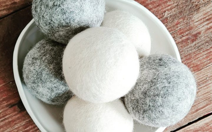 wool dryer balls in grey and white